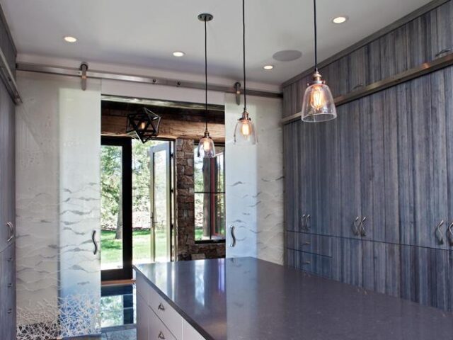 Washi Laminated Glass Doors for a Nature Oriented House